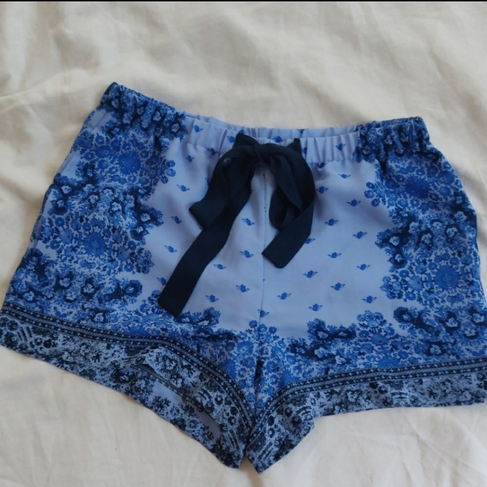Blue scarf shorts super cute!